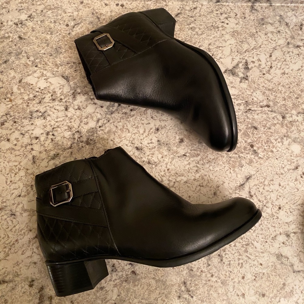 Black Munro Low Heel Boots